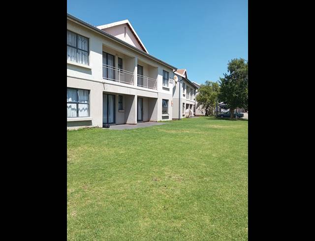 2 BEDROOM PROPERTY TO RENT IN LAKEFIELD